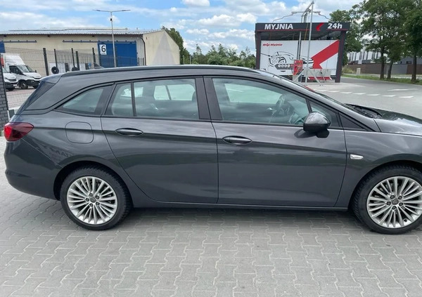 Opel Astra cena 43900 przebieg: 72000, rok produkcji 2016 z Kościan małe 254